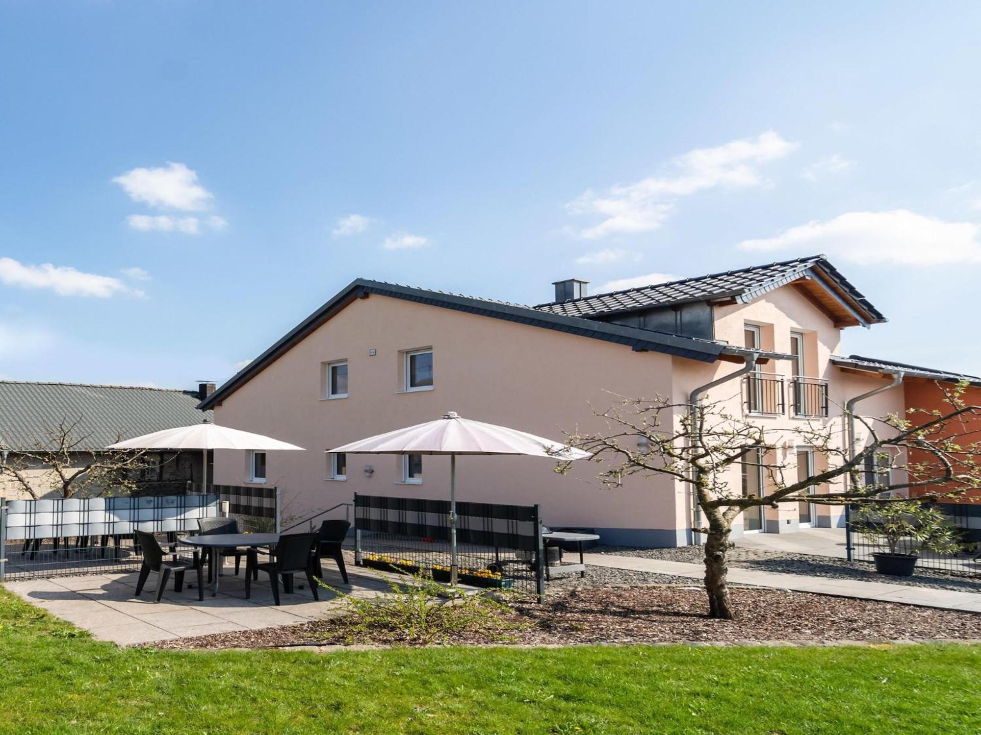 Lovely Modern Apartment With Private Terrace Ellscheid Exterior foto